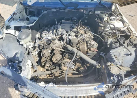 2010 Mercedes-Benz C 300 z USA, uszkodzony, nr VIN WDDGF5EB4AR129513